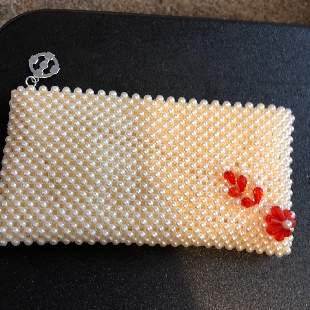 Beaded clutch